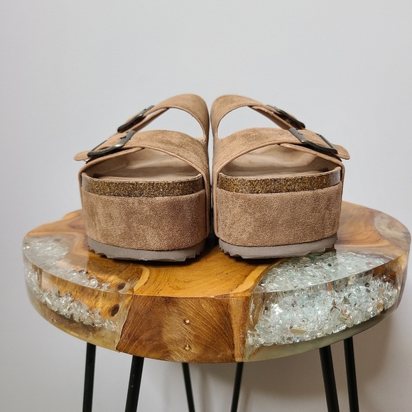 New! Corkys Cognac Platform Flatform Sandals - Picture 4 of 6